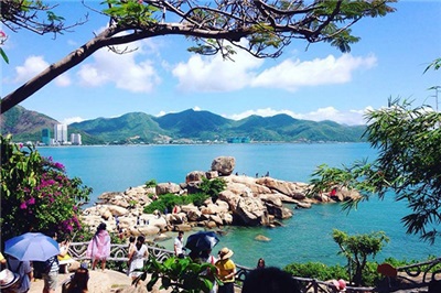 Hòn Chồng - Hòn Đỏ