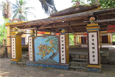 Tra Long communal house 