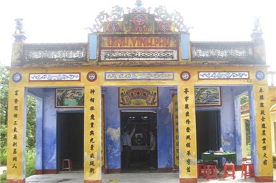 Vinh Phu communal house