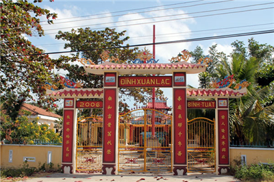 Xuan Lac communal house