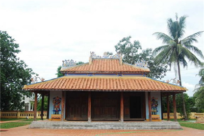 Phu Cang communal house