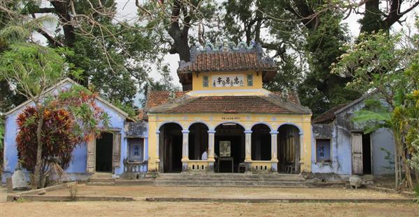 Chính điện đình Trung Dõng Vạn Ninh