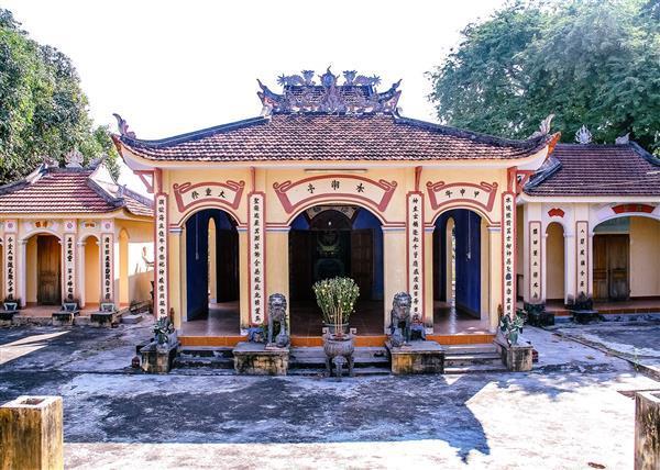 Chính điện đình Thủy Triều