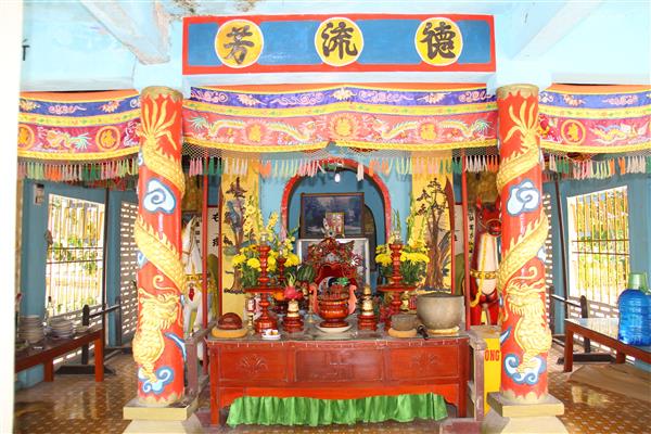 Chính điện đền thờ Thái Tử