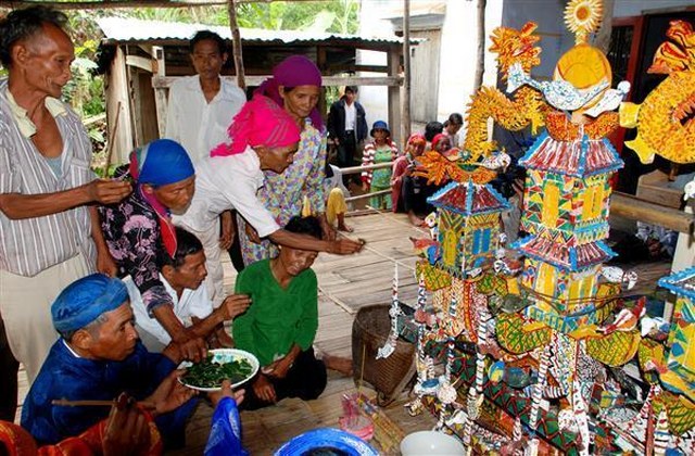 Nghi lễ cúng tại thuyền Kagor